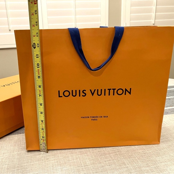 Authentic Louis Vuitton magnetic flap-lid box (14.5”x10.25”x5”) and shopping bag - Picture 11 of 15